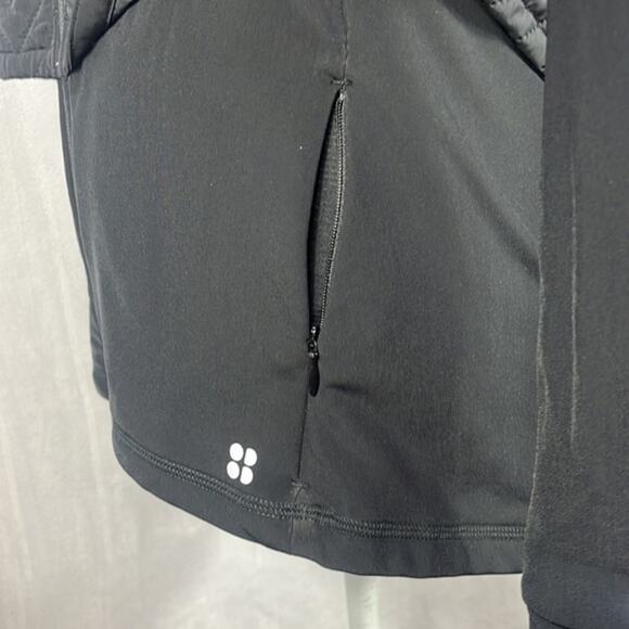 Sweaty Betty Fast Track Thermal Running Jacket in Black. - Picture 8 of 11